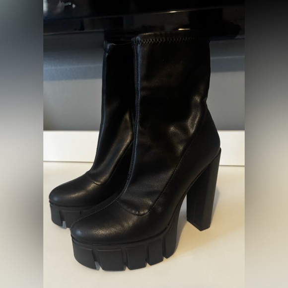 Forever 21 Women's Black Platform Boots Size 7.5 - Picture 1 of 6